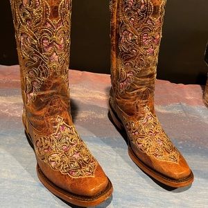 SOLD Western boots size is 7 1/2 new square toe